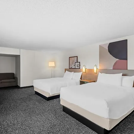 Spark By Hilton Cedar Falls Hotel Exterior photo